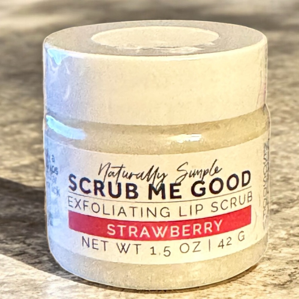 NEW Naturally Simple Scrub Me Good Exfoliating Lip Sugar Scrub - Strawberry